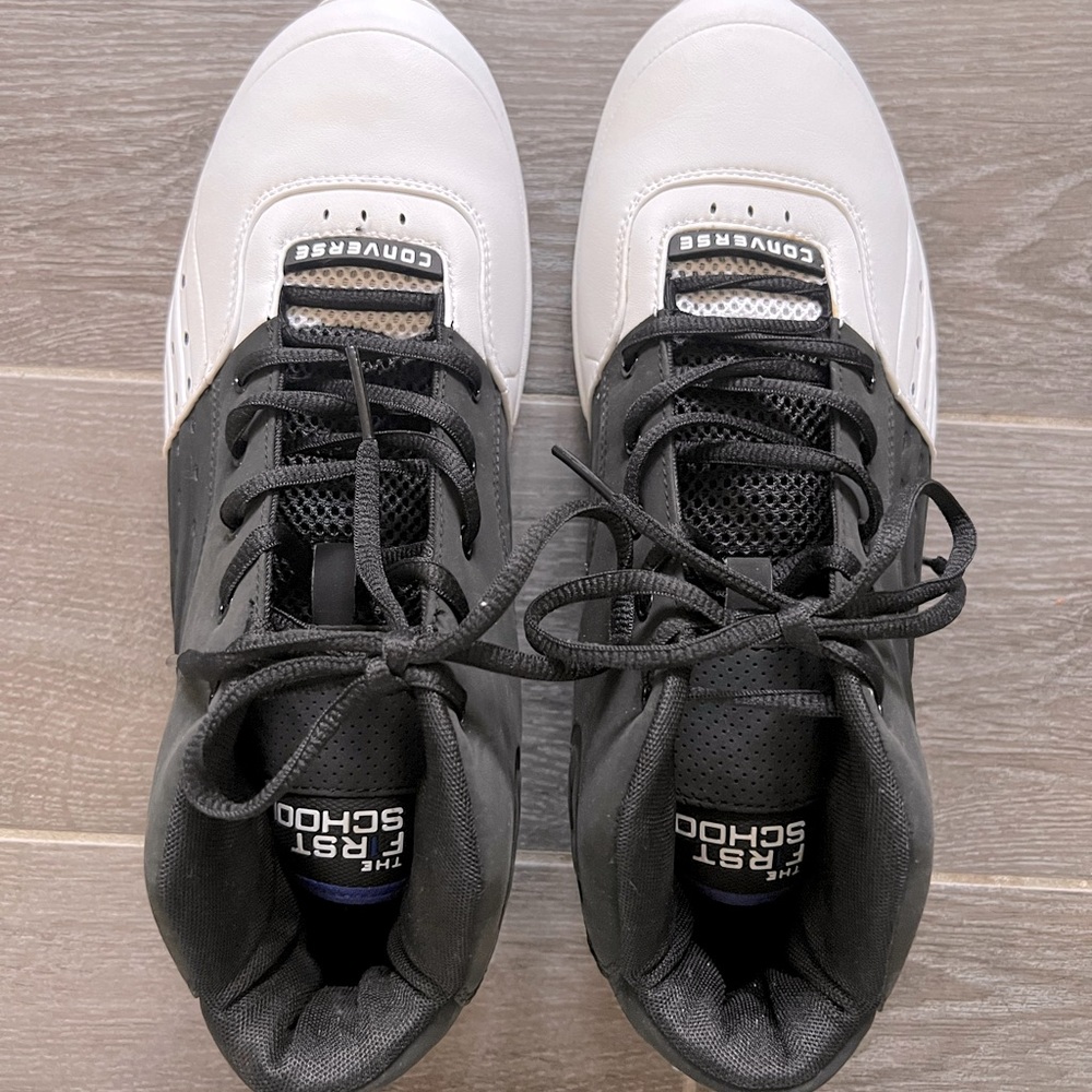 Brand new men’s Converse sneakers!